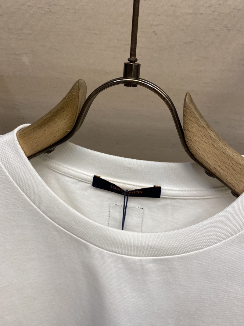 l0vis Vvtt0n shirt
